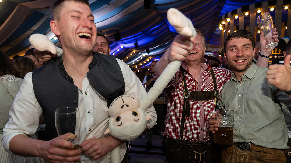 Die Partybilder vom Samstag, 12. August 2023, aus dem Festzelt Wenisch. Die Partybilder vom Samstag, 12. August 2023, aus dem Festzelt Wenisch.