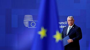 Ungarns scheidender Ministerpr&auml;sident Viktor Orban hat sein Veto gegen ein milliardenschweres EU-Darlehen zur&uuml;ckgezogen. (Archivbild)