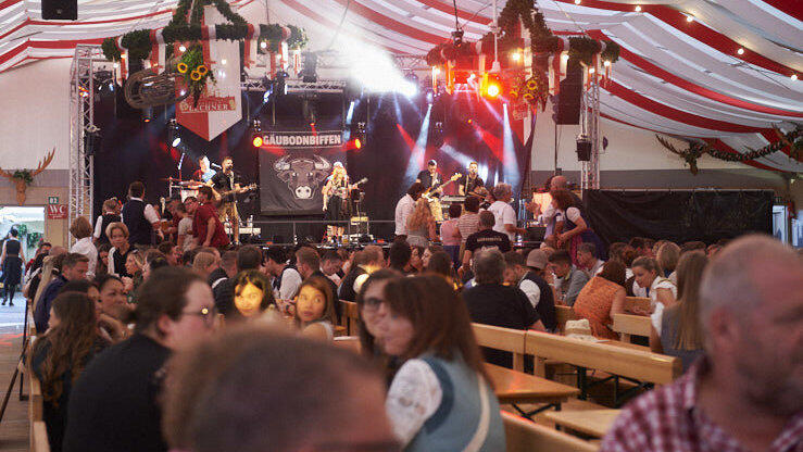 Die Partybilder vom Dienstag, 11. August, aus dem Festzelt Lechner. Die Partybilder vom Dienstag, 11. August, aus dem Festzelt Lechner.