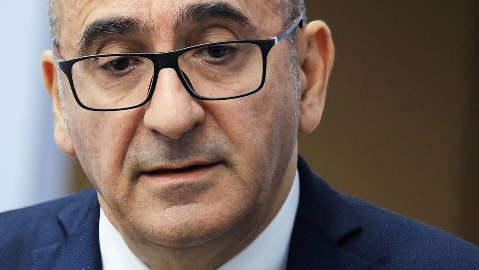 Frankreichs Präsident Emmanuel Macron hat den Rücktritt von Innenminister Laurent Nuñez abgelehnt. Frankreichs Präsident Emmanuel Macron hat den Rücktritt von Innenminister Laurent Nuñez abgelehnt.