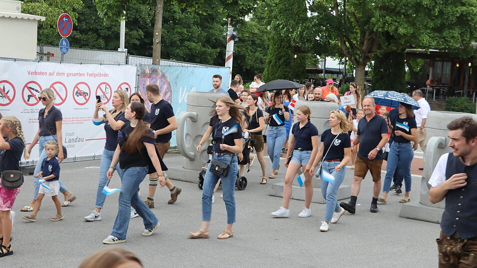 Am Freitag startete das Landauer Volksfest.