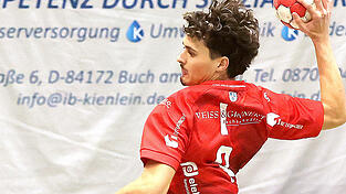 Bitter: Der Landshuter Armin Guss vollstreckte sicher - doch nach einer Viertelstunde musste er verletzt passen.