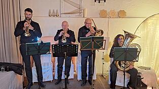 D&rsquo;4 Blechseggln, Olli, Sepp, Sepp und Sandra, erf&uuml;llen den Saal mit hervorragender Musik.