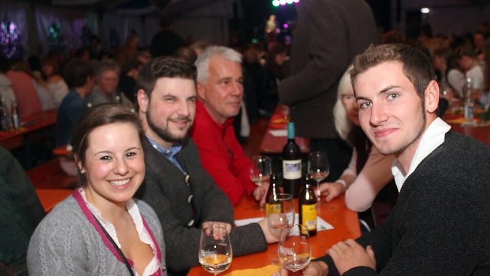 Die besten Bilder vom Wein- und Wei&szlig;bierfest des Burschenvereins Arth und der M&auml;dchengruppe.