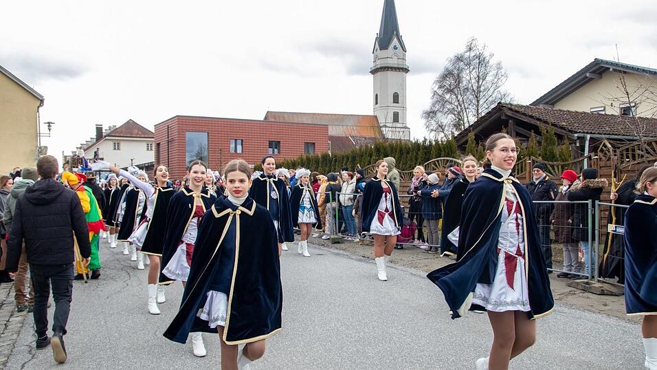 Ausgelassene Stimmung herrschte beim Faschingsumzug in Hofkirchen.