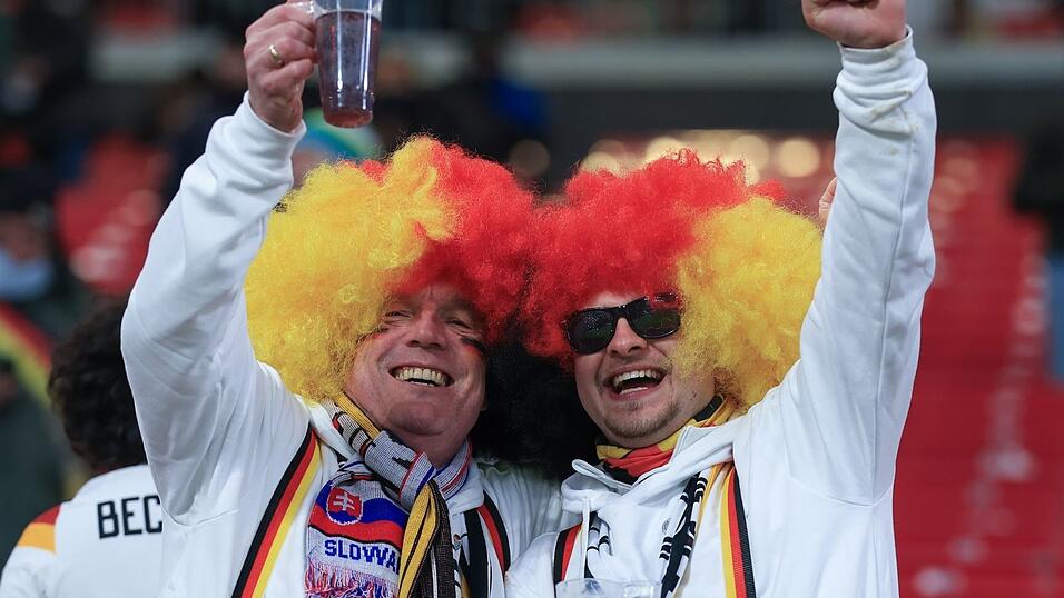 Für treue Fans gibt es günstigere Tickets bei der Fußball-WM. (Archivbild). Für treue Fans gibt es günstigere Tickets bei der Fußball-WM. (Archivbild).