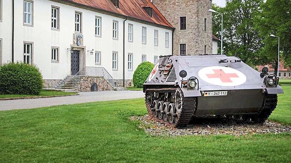 Panzer vor der Regimentsführung in der Gäuboden-Kaserne. Panzer vor der Regimentsführung in der Gäuboden-Kaserne.