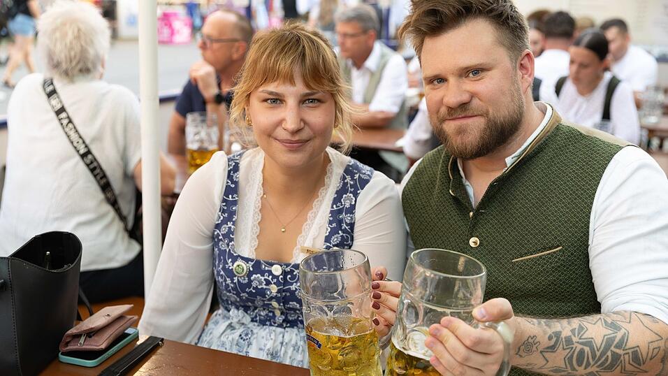 Die Partybilder vom Montag, 10. August, aus dem Festzelt Reisinger. Die Partybilder vom Montag, 10. August, aus dem Festzelt Reisinger.