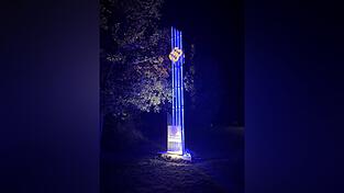 Der Pylon erstrahlt nun wieder in einem angenehmen Blau.