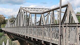 Vor 130 Jahren wurde die Fachwerkbrücke über den Regen errichtet. Bei einer Führung am Tag des offenen Denkmals am 13. September können Interessierte das Rodinger Wahrzeichen näher kennenlernen. Vor 130 Jahren wurde die Fachwerkbrücke über den Regen errichtet. Bei einer Führung am Tag des offenen Denkmals am 13. September können Interessierte das Rodinger Wahrzeichen näher kennenlernen.