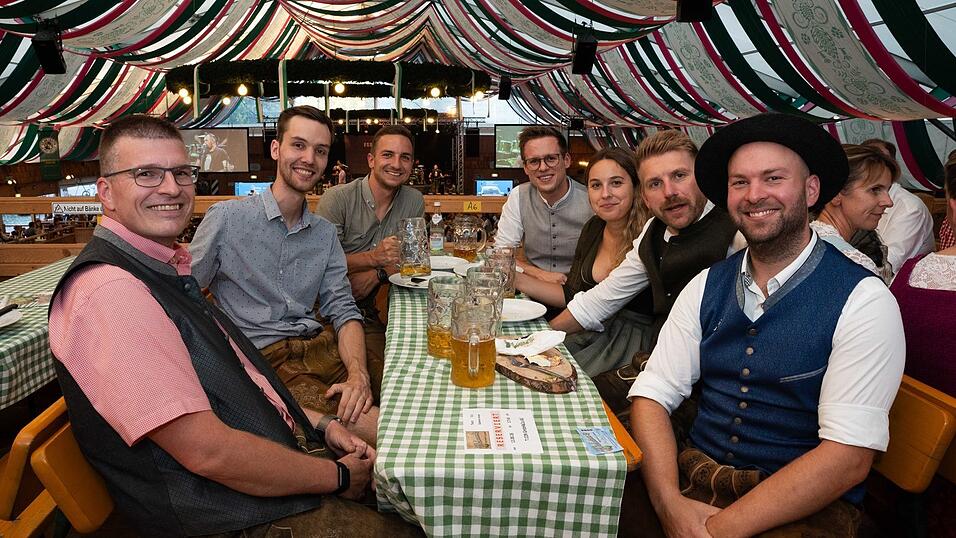Die Partybilder vom Donnerstag, 13. August, aus dem Festzelt Weckmann. Die Partybilder vom Donnerstag, 13. August, aus dem Festzelt Weckmann.