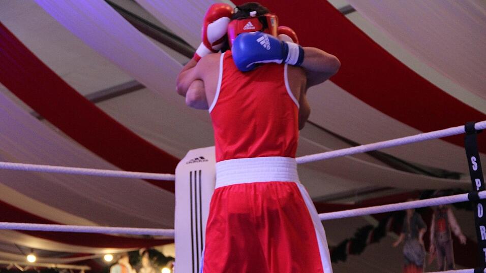 Im Lechner-Festzelt hie&szlig; es am Sonntag wieder 'Let&acute;s get ready to rumble'.