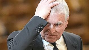 In einem Interview stritt Andrew ab, Virginia Giuffre, die Frau, die er als Minderjährige sexuell missbraucht haben soll, jemals begegnet zu sein.