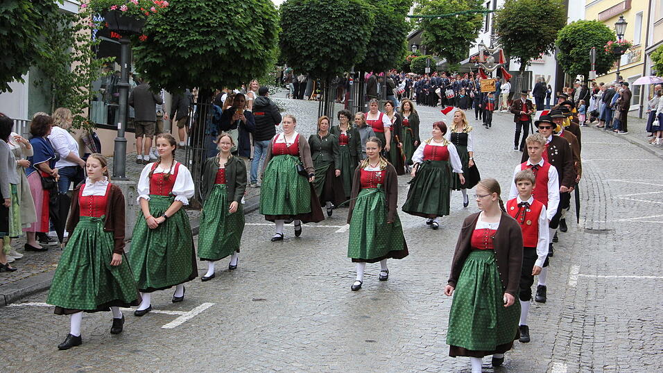 Das war der Bierzelteinzug beim Bad Kötztinger Pfingstvolksfest 2025. Das war der Bierzelteinzug beim Bad Kötztinger Pfingstvolksfest 2025.