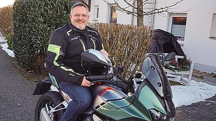 Christian Frankowski hat das Motorradfahren für sich entdeckt. In der Freizeit ist er viel und gern mit seiner Moto Guzzi V 100 Mandello S unterwegs. „Letztes Jahr bin ich mehr als 10.000 Kilometer gefahren.“ Christian Frankowski hat das Motorradfahren für sich entdeckt. In der Freizeit ist er viel und gern mit seiner Moto Guzzi V 100 Mandello S unterwegs. „Letztes Jahr bin ich mehr als 10.000 Kilometer gefahren.“