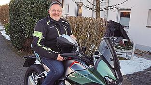 Christian Frankowski hat das Motorradfahren für sich entdeckt. In der Freizeit ist er viel und gern mit seiner Moto Guzzi V 100 Mandello S unterwegs. „Letztes Jahr bin ich mehr als 10.000 Kilometer gefahren.“ Christian Frankowski hat das Motorradfahren für sich entdeckt. In der Freizeit ist er viel und gern mit seiner Moto Guzzi V 100 Mandello S unterwegs. „Letztes Jahr bin ich mehr als 10.000 Kilometer gefahren.“