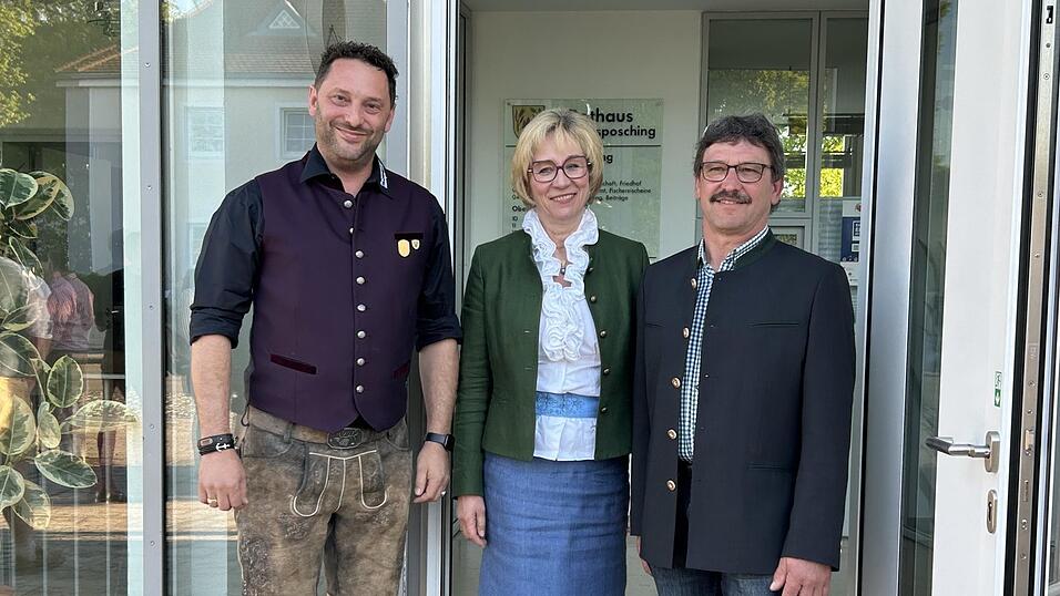 Jutta Staudinger verabschiedete aus dem Amt des Gemeinderats ihre beiden Stellvertreter 2. B&uuml;rgermeister Anton Hafner und 3. B&uuml;rgermeister Anton Stahl.