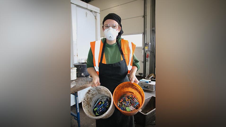 Auch Batterien und Einweg E-Zigaretten werden nach wie vor achtlos im Restm&uuml;ll entsorgt.