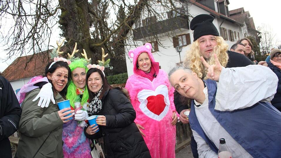 Viele Faschings-Fans haben sich am Samstag den Umzug in Langenbach angesehen. Viele Faschings-Fans haben sich am Samstag den Umzug in Langenbach angesehen.