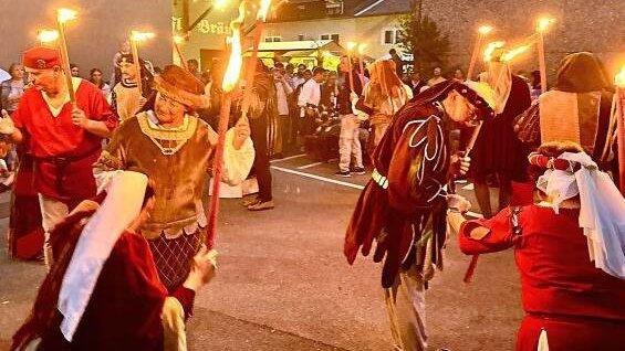 Im vergangenen Jahr hatte die Lange Nacht nach dem Abriss der Festhalle auf dem Gelände der Brauerei Dimpfl 'Asyl' gefunden. Dieses steht jedoch heuer nicht zur Verfügung. Im vergangenen Jahr hatte die Lange Nacht nach dem Abriss der Festhalle auf dem Gelände der Brauerei Dimpfl 'Asyl' gefunden. Dieses steht jedoch heuer nicht zur Verfügung.