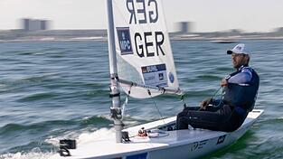 Philipp Buhl ist in Aktion während einer Wettfahrt bei der Kieler Woche. (Archivbild) Philipp Buhl ist in Aktion während einer Wettfahrt bei der Kieler Woche. (Archivbild)