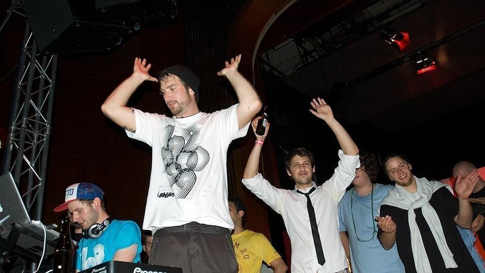 Rund 4000 Boarderfreunde feierten bei der Weltpremiere des neuesten Films von Isenseven, 'Let's go get lost' in M&uuml;nchen.