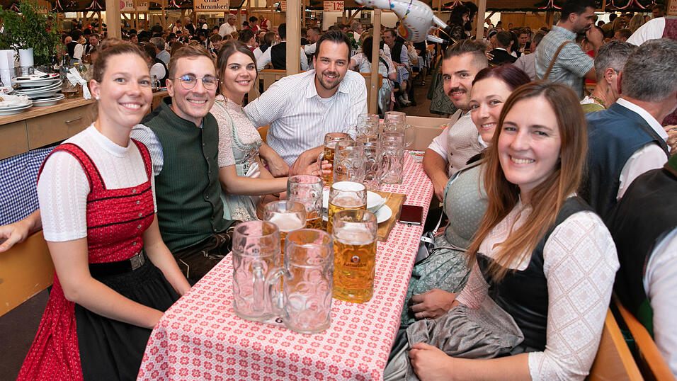 Die Partybilder vom Freitag, 8. August, aus dem Festzelt Greindl. Die Partybilder vom Freitag, 8. August, aus dem Festzelt Greindl.