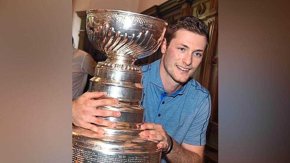 2017 brachte Tom K&uuml;hnhackl den Stanley Cup nach Landshut. Von dieser Erfahrung will er nun auch im DEL-Finale profitieren.