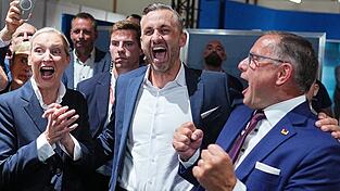 Jubel bei der AfD nach dem Sieg in Sachsen-Anhalt. Doch klappt es auch mit einer Regierung? Jubel bei der AfD nach dem Sieg in Sachsen-Anhalt. Doch klappt es auch mit einer Regierung?