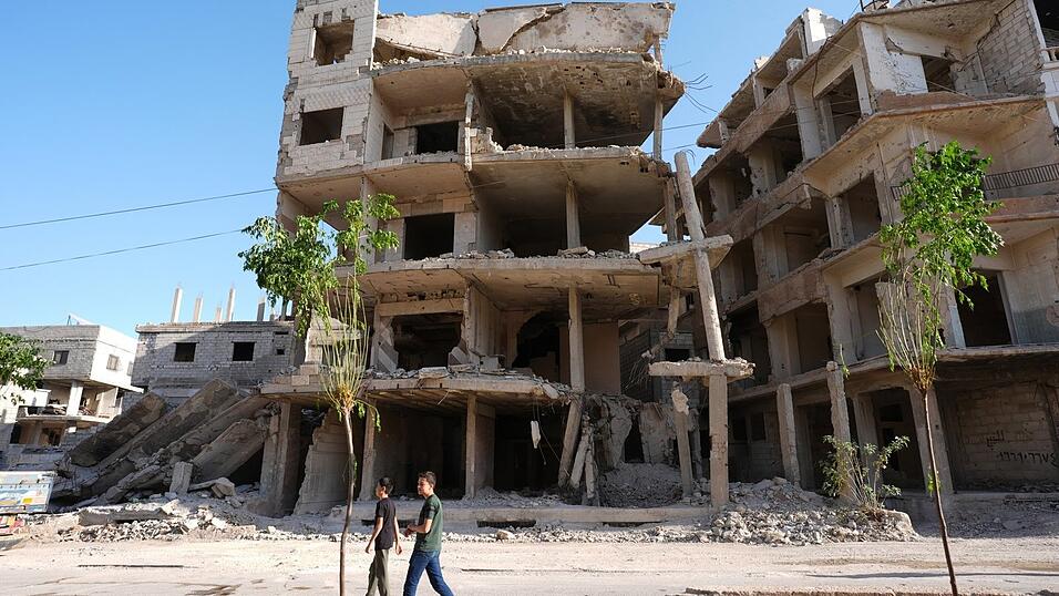 Kürzlich besuchte Außenminister Johann Wadephul Syrien. Das Land liege nach wie vor in Trümmern, sagte der CDU-Politiker.