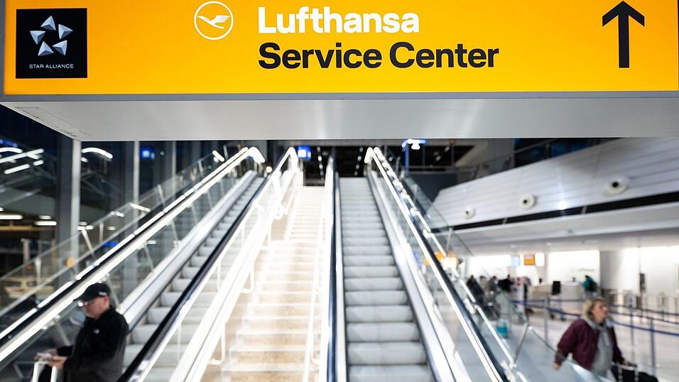 Wenig los bei der Lufthansa am Frankfurter Flughafen.
