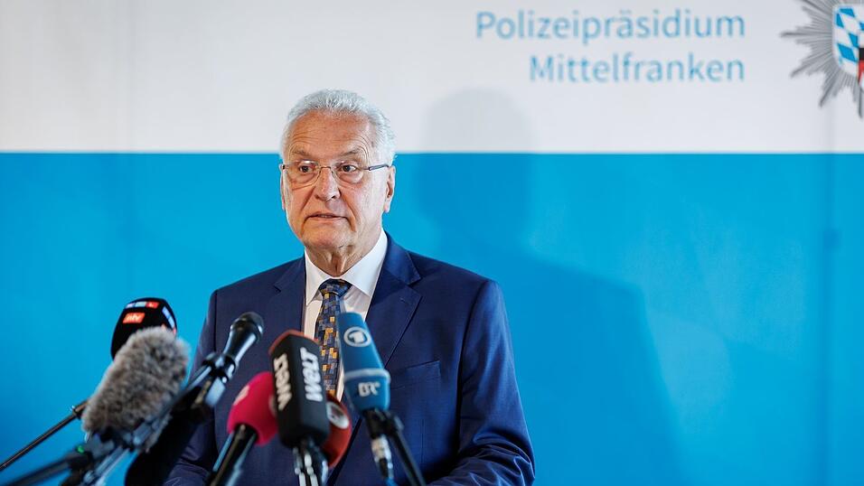 Bayerns Innenminister Joachim Herrmann (CSU) hält nichts von einem SPD-Vorschlag, im Grundgesetz eine Gemeinschaftsaufgabe zur Klimaanpassung festzuschreiben. (Archivbild) Bayerns Innenminister Joachim Herrmann (CSU) hält nichts von einem SPD-Vorschlag, im Grundgesetz eine Gemeinschaftsaufgabe zur Klimaanpassung festzuschreiben. (Archivbild)
