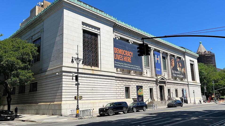 P&uuml;nktlich zum 250. Geburtstag der USA erz&auml;hlt das New York Historical Museum die Geschichte der US-Demokratie.