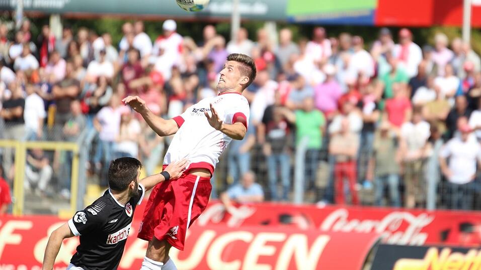 Der SSV Jahn Regensburg empfing am Samstagnachmittag den FC Energie Cottbus. (Foto: Fabian Ro&szlig;mann)