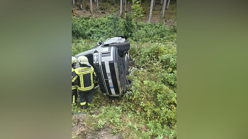 An beiden beteiligten Autos entstand Totalschaden. An beiden beteiligten Autos entstand Totalschaden.