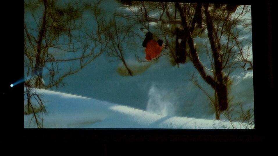 Rund 4000 Boarderfreunde feierten bei der Weltpremiere des neuesten Films von Isenseven, 'Let's go get lost' in M&uuml;nchen.