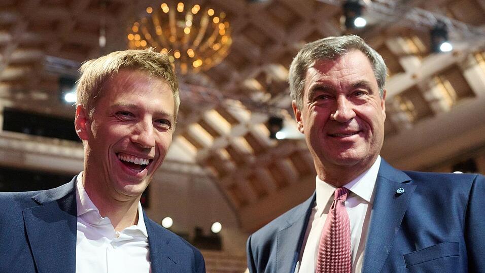 Bayerns Ministerpräsident Markus Söder und Münchens Oberbürgermeister Dominik Krause freuen sich über den Zuschlag für München. Bayerns Ministerpräsident Markus Söder und Münchens Oberbürgermeister Dominik Krause freuen sich über den Zuschlag für München.
