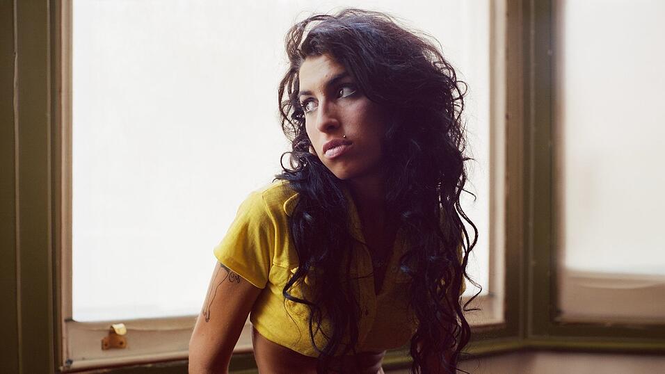 Amy Winehouse auf einem Foto aus der Zeit von &laquo;Back to Black&raquo;. Zum 20. Jubil&auml;um ist das Kultalbum neu aufgelegt worden. (Handout)