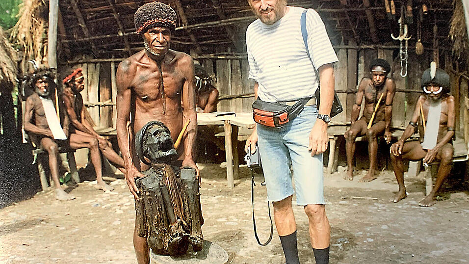 Nur H&auml;uptlinge werden bei diesem Stamm der Danis mumifiziert. Anhand der Zahl der B&auml;nder um den Hals kann man sich das Alter ausrechnen.