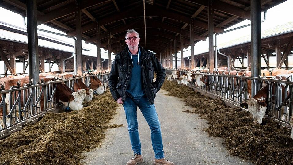 Bio-Bauer Markus Küfner fürchtet um die Zukunft seines Hofes, sollte die EU-Ökoverordnung in Sachen Weidehaltung keinen Kompromiss erlauben. Bio-Bauer Markus Küfner fürchtet um die Zukunft seines Hofes, sollte die EU-Ökoverordnung in Sachen Weidehaltung keinen Kompromiss erlauben.
