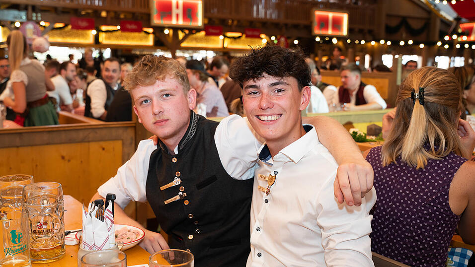 Die Partybilder vom Samstag, 15. August, aus dem Festzelt Krönner. Die Partybilder vom Samstag, 15. August, aus dem Festzelt Krönner.