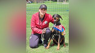 Kristina Stipic macht mit ihrer Hündin Kaya von Spellen den achten Platz bei der Weltmeisterschaft der Dobermänner. „Wir sind stolz auf sie“, sagt Krüger. Kristina Stipic macht mit ihrer Hündin Kaya von Spellen den achten Platz bei der Weltmeisterschaft der Dobermänner. „Wir sind stolz auf sie“, sagt Krüger.