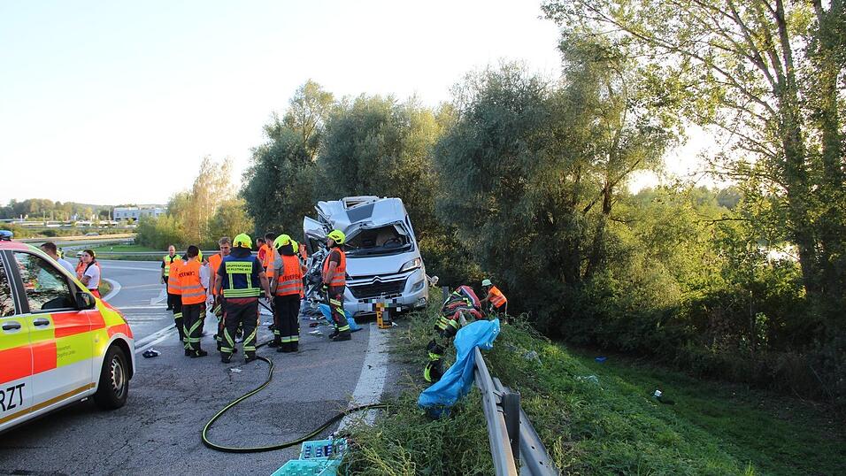 Die Autobahnauffahrt war nach dem Unfall gesperrt. Die Autobahnauffahrt war nach dem Unfall gesperrt.