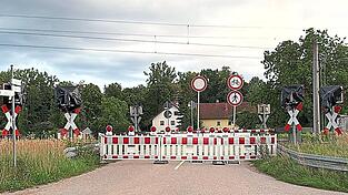 Da war die Deutsche Bahn mal schnell: Der Bahnübergang in Unterreit ist quasi über Nacht geschlossen worden. Die Stadt will dagegen kämpfen, dass das für immer so bleibt.