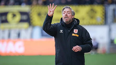 Vier Ausf&auml;lle? Eher ein paar mehr: Jahn-Coach Michael Wimmer muss an diesem Samstag gegen die torgef&auml;hrlichen Kraichgauer wohl vor allem in seiner Hintermannschaft improvisieren.