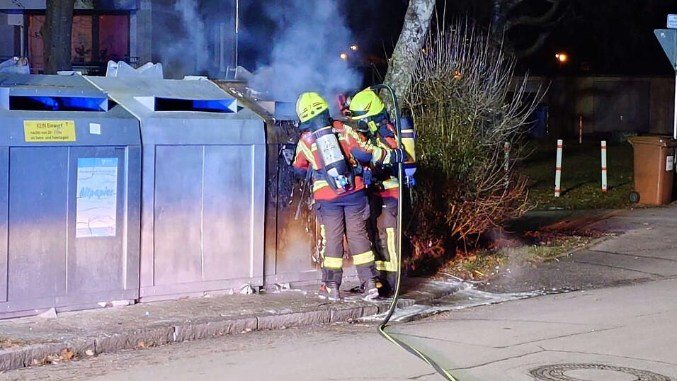 F&uuml;r die Landshuter Feuerwehr war es eine eher ruhige Silvesternacht. Meist hatten die Einsatzkr&auml;fte mit brennenden Containern oder M&uuml;lltonnen zu tun.&nbsp;