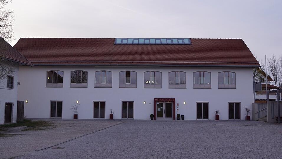 Im Gemeinderat im Bürgerstadl wurde kürzlich über laufende Projekte informiert. Im Gemeinderat im Bürgerstadl wurde kürzlich über laufende Projekte informiert.