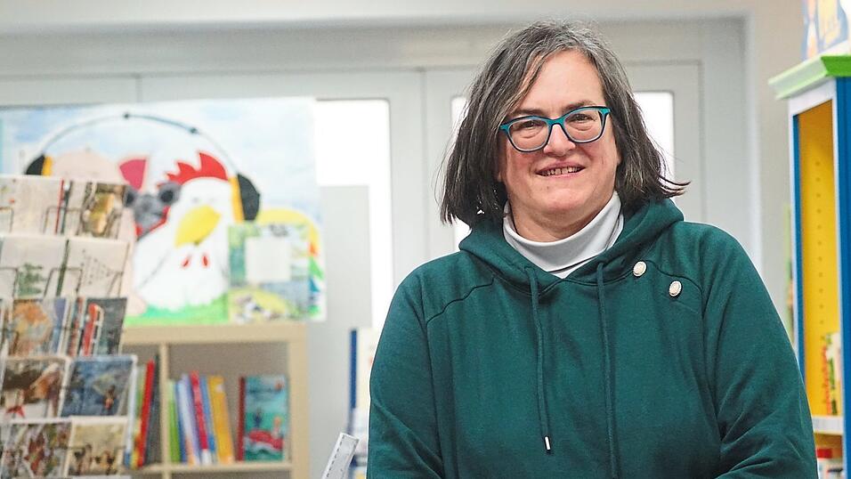 Katrin Hartung schlie&szlig;t die Buchhandlung mit einem weinenden und einem lachenden Auge.