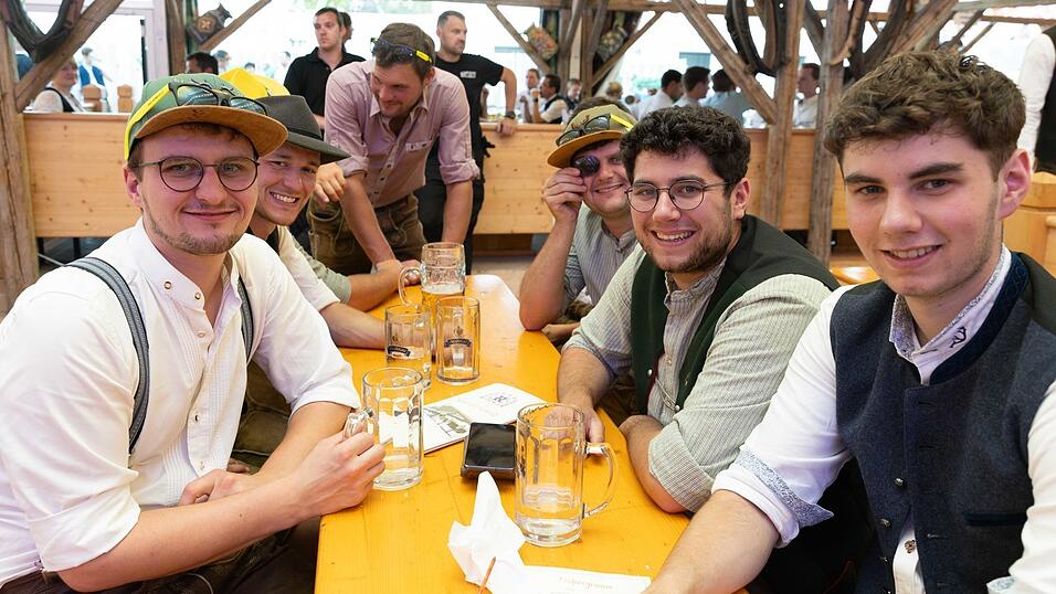 Die Partybilder vom Sonntag, 9. August, aus dem Festzelt Reisinger. Die Partybilder vom Sonntag, 9. August, aus dem Festzelt Reisinger.