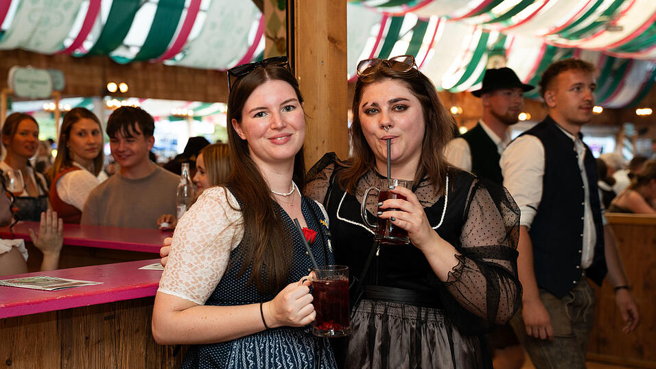 Die Partybilder vom Mittwoch, 12. August, aus dem Festzelt Weckmann. Die Partybilder vom Mittwoch, 12. August, aus dem Festzelt Weckmann.